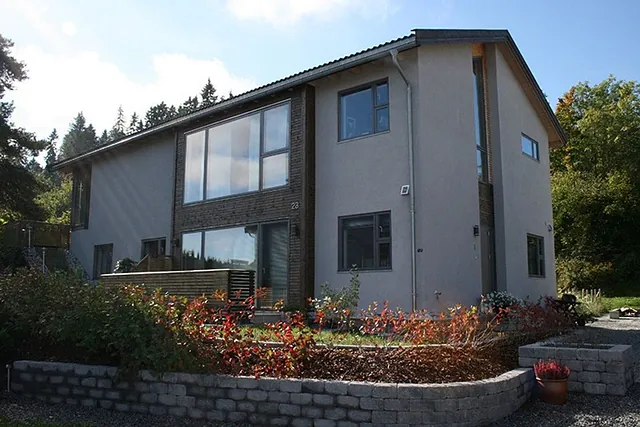 Enebolig med store murflater